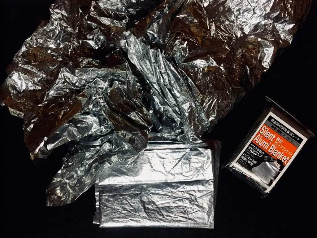 ウーバー　緩衝材　静音 サバイバルシート