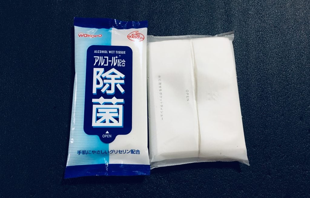 除菌シートとポケットティシュ