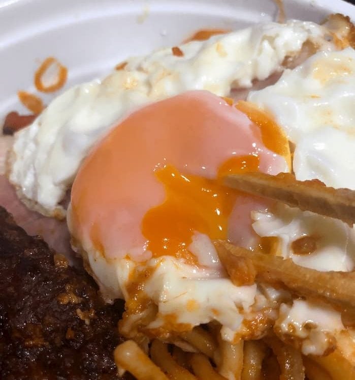 パンチョ全部のせの目玉焼きアップ