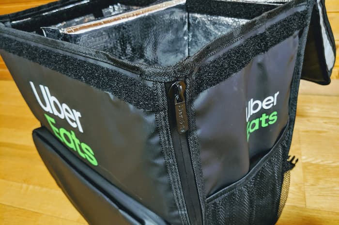 ウーバーイーツ　バッグ　前開き