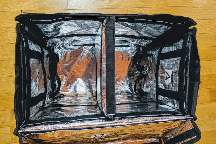 ウーバーイーツ　バッグ　仕切り