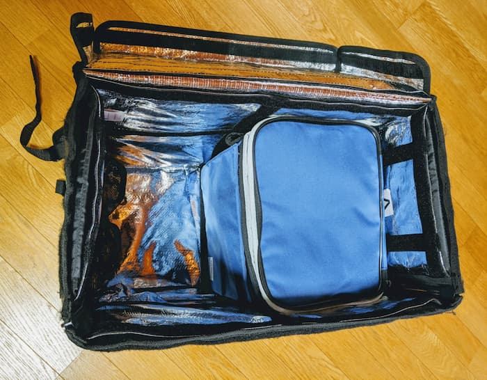 ウーバーイーツ　バッグ　サーモス