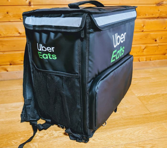 ウーバーイーツ　バッグ　外観　見た目
