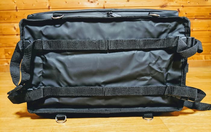 ウーバーイーツ　バッグ　底面　D環