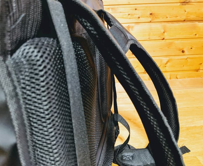 ウーバーイーツ　バッグ　肩ヒモ