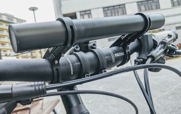 ハンドルバー　延長ブラケット　前からの写真