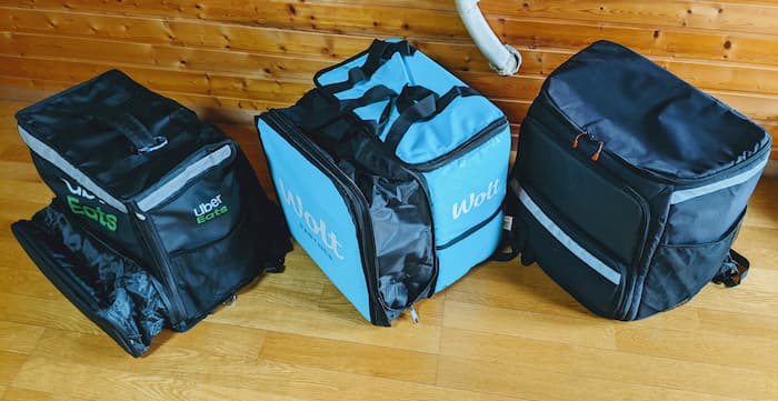 Wolt(ウォルト)とUber Eats(ウーバーイーツ)配達バッグ 比較写真 拡張時