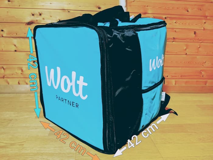 Wolt(ウォルト) 配達バッグ 拡張時 サイズ
