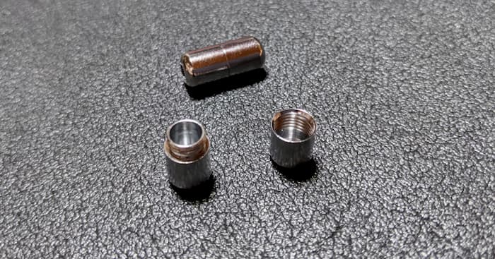 結ばない靴ひも、止め金具アップ